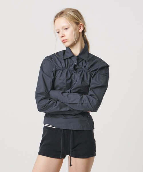 ATTISESSION（アティセッション）の「＜ATTISESSION＞コットン ギャザー ヨーク シャツ（シャツ/ブラウス・レディース・ネイビー/ホワイト・FREE）」の2枚目の写真