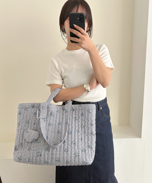 SLOBE IENA（スローブイエナ）の「Margaux Dereume × SLOBE キルティングトートバッグ（トートバッグ・レディース・スカイブルー/ブラック・FREE）」の6枚目の写真