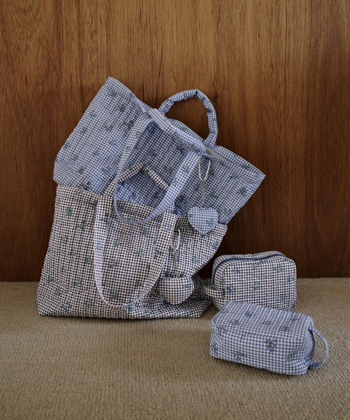 SLOBE IENA（スローブイエナ）の「Margaux Dereume × SLOBE キルティングトートバッグ（トートバッグ・レディース・スカイブルー/ブラック・FREE）」の11枚目の写真