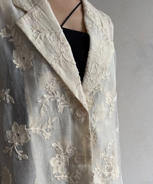 Thevon（ゼボン）の「花柄シアーテーラードジャケット（テーラードジャケット・レディース・アイボリー/ブラック・FREE）」の4枚目の写真