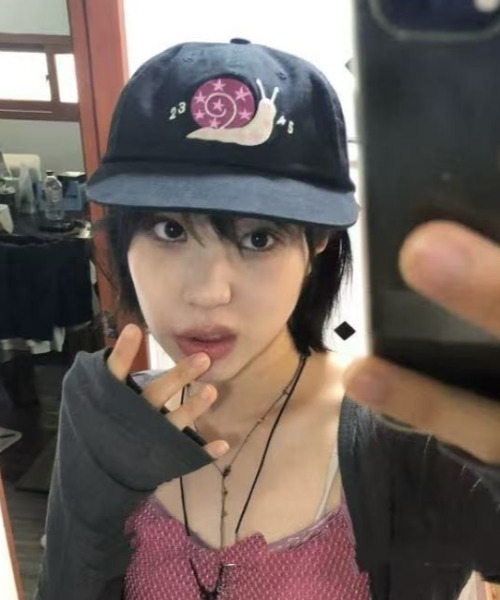 Vipoa(ヴィポア)の「Snail strawberry embroidery cap(キャップ・レディース・レッド/ピンク・FREE)」の7枚目の写真