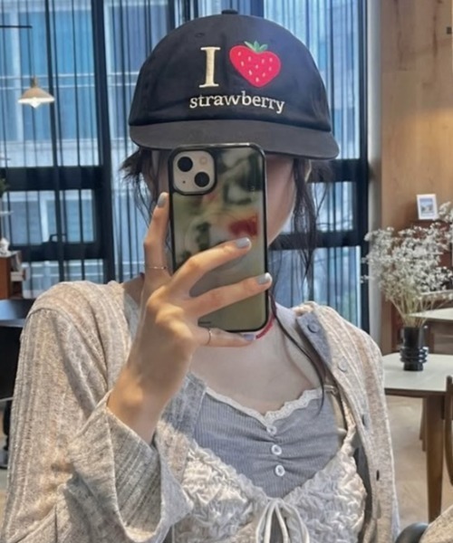 Vipoa(ヴィポア)の「Snail strawberry embroidery cap(キャップ・レディース・レッド/ピンク・FREE)」の12枚目の写真