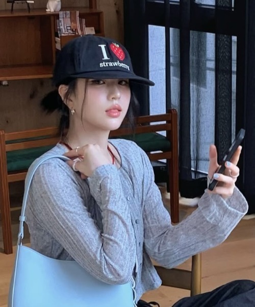 Vipoa(ヴィポア)の「Snail strawberry embroidery cap(キャップ・レディース・レッド/ピンク・FREE)」の13枚目の写真