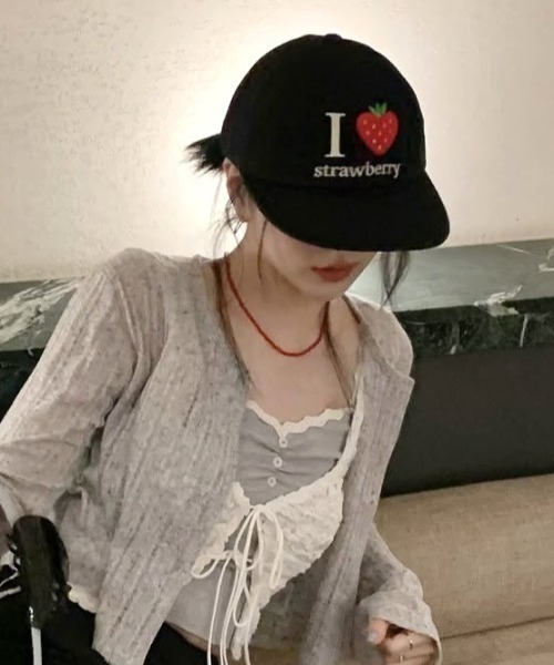 Vipoa(ヴィポア)の「Snail strawberry embroidery cap(キャップ・レディース・レッド/ピンク・FREE)」の11枚目の写真