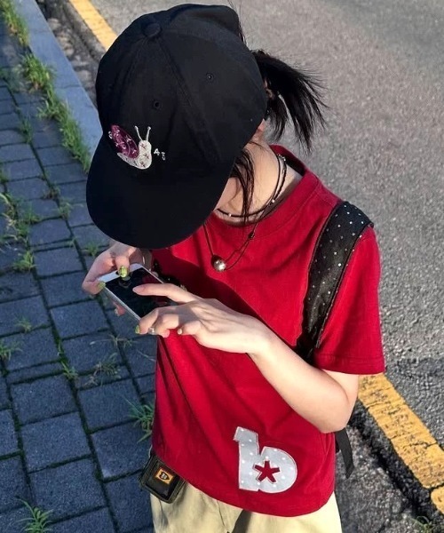 Vipoa(ヴィポア)の「Snail strawberry embroidery cap(キャップ・レディース・レッド/ピンク・FREE)」の10枚目の写真
