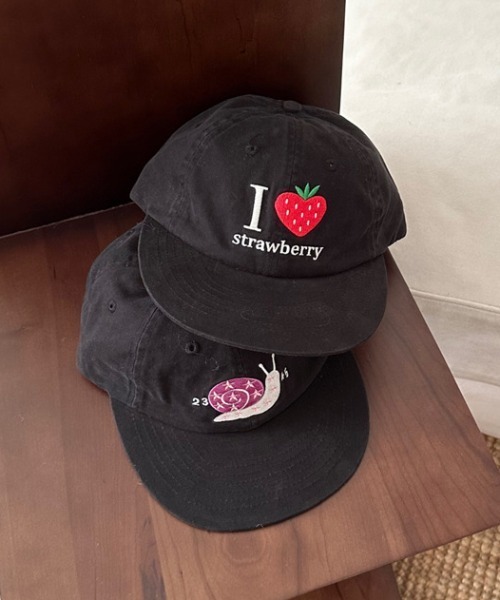 Vipoa(ヴィポア)の「Snail strawberry embroidery cap(キャップ・レディース・レッド/ピンク・FREE)」の14枚目の写真