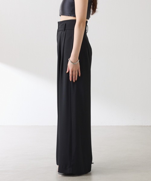 COLLAGE GALLARDAGALANTE(コラージュガリャルダガランテ)の「Nuel/ 2WAYハイウエストパンツ(スラックス・レディース・ブラック/モカ・FREE)」の12枚目の写真