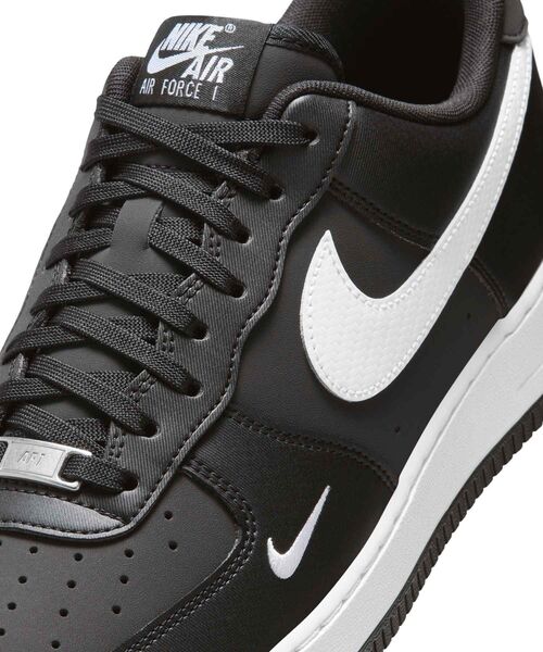 NIKE(ナイキ)の「ナイキ エア フォース 1 '07 メンズシューズ / Nike Air Force 1 '07 Men's Shoes IR5599-001 Black(スニーカー・メンズ・ブラック・25.5/25/24.5/24/27/26.5/30/29/28.5/28/27.5/26/29.5)」の3枚目の写真
