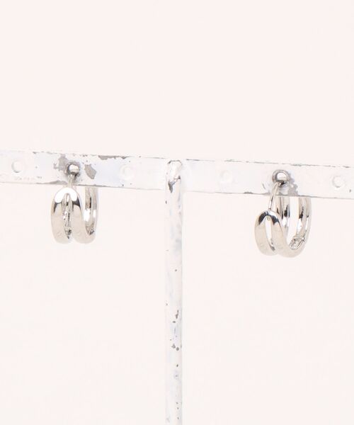 Mignonjour(ミニョンジュール)の「FReePLACe/ダブルフープ シンプルピアス R0174(ピアス(両耳用)・レディース・シルバー/ブラック・FREE)」の3枚目の写真