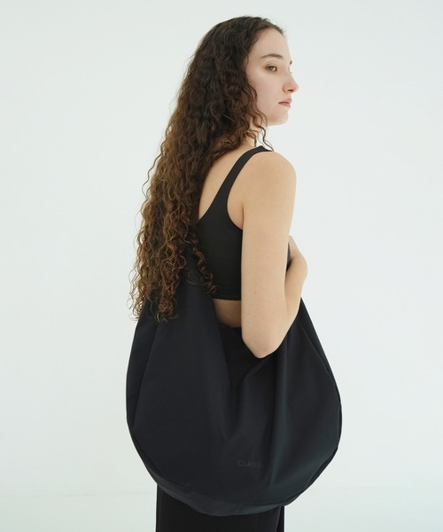 CLANE(クラネ)の「REVERSIBLE ROUND BAG(ショルダーバッグ・レディース・ブラック/オレンジ・F)」の4枚目の写真
