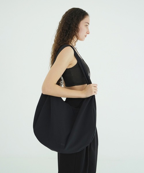 CLANE(クラネ)の「REVERSIBLE ROUND BAG(ショルダーバッグ・レディース・ブラック/オレンジ・F)」の5枚目の写真