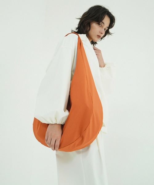 CLANE(クラネ)の「REVERSIBLE ROUND BAG(ショルダーバッグ・レディース・ブラック/オレンジ・F)」の8枚目の写真