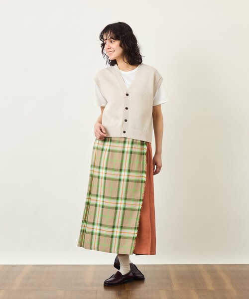 MACKINTOSH PHILOSOPHY(マッキントッシュ フィロソフィー)の「GREY LABEL ペーパーヤーンニットベスト(ベスト・レディース・ベージュ/ブラック/ブラウン・2)」の11枚目の写真