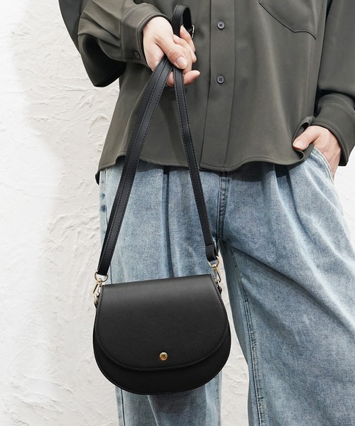 MinoriTY（マイノリティ）の「【MinoriTY】ミニショルダーPUレザーサドルバッグ メンズ ウィメンズ ユニセックス（ボディバッグ/ウエストポーチ・メンズ・モカ/ブラック・FREE）」の7枚目の写真