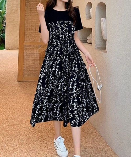 mielu(ミエル)の「小花柄切替ワンピース(ワンピース・レディース・ブラック・LARGE/MEDIUM/SMALL)」の1枚目の写真
