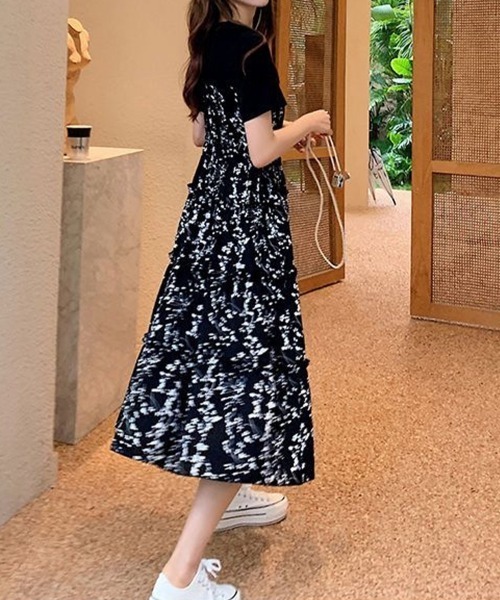 mielu(ミエル)の「小花柄切替ワンピース(ワンピース・レディース・ブラック・LARGE/MEDIUM/SMALL)」の5枚目の写真