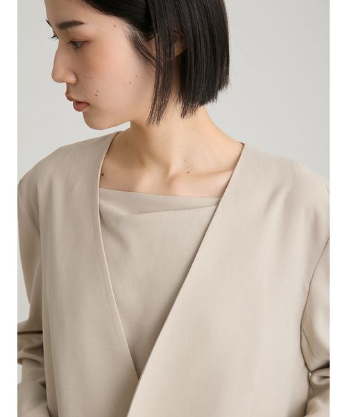 MIESROHE(ミースロエ)の「【LUMISHADE】アーキテクチュアルノーカラージャケット(ノーカラージャケット・レディース・ライトベージュ/ブラウン・1/0)」の12枚目の写真