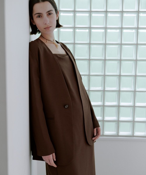 MIESROHE(ミースロエ)の「【LUMISHADE】アーキテクチュアルノーカラージャケット(ノーカラージャケット・レディース・ライトベージュ/ブラウン・1/0)」の1枚目の写真