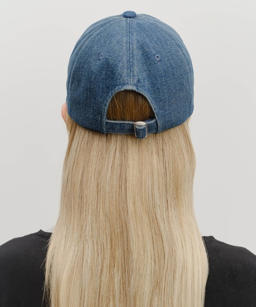 MARITHE + FRANCOIS GIRBAUD（マリテフランソワジルボー）の「DENIM WASHING CLASSIC LOGO COVERED CAP（キャップ・レディース・ブラック系/ライトブルー/ブルー・フリー）」の4枚目の写真