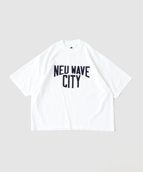is-ness(イズネス)の「ISNESS MUSIC / イズネス ミュージック NEU WAVE T-SHIRT(Tシャツ/カットソー・メンズ・チャコールグレー/ホワイト・LARGE/MEDIUM)」の2枚目の写真