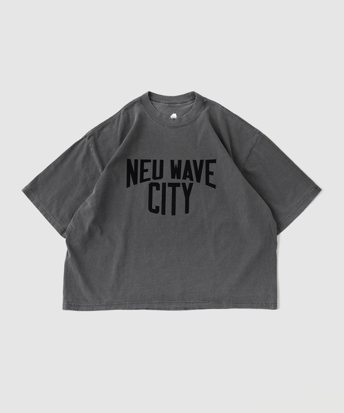 is-ness(イズネス)の「ISNESS MUSIC / イズネス ミュージック NEU WAVE T-SHIRT(Tシャツ/カットソー・メンズ・チャコールグレー/ホワイト・LARGE/MEDIUM)」の1枚目の写真