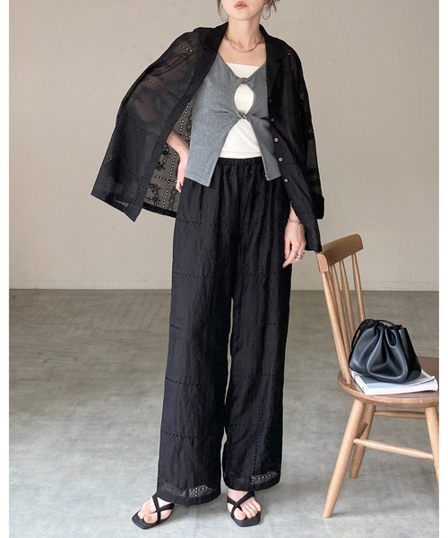 She's Closet（シーズクローゼット）の「フロントオープン クロス ツイストデザイン リブタンクトップ（タンクトップ・レディース・ホワイト/グレー/ブラック・FREE）」の4枚目の写真