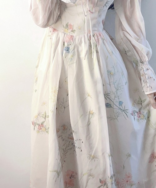 LUCPY(ラクピー)の「シアーフラワープリントロングワンピース(ワンピース・レディース・ホワイト・X-LARGE/LARGE/MEDIUM/SMALL)」の4枚目の写真