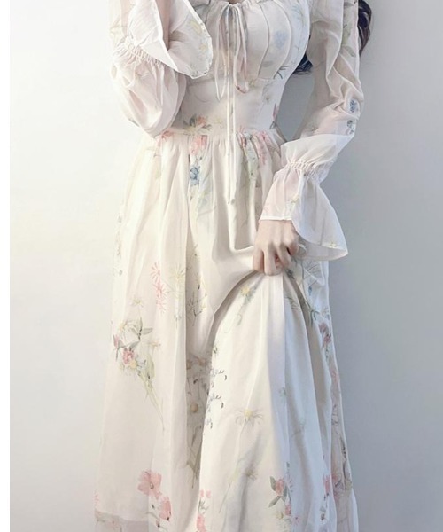 LUCPY(ラクピー)の「シアーフラワープリントロングワンピース(ワンピース・レディース・ホワイト・X-LARGE/LARGE/MEDIUM/SMALL)」の5枚目の写真