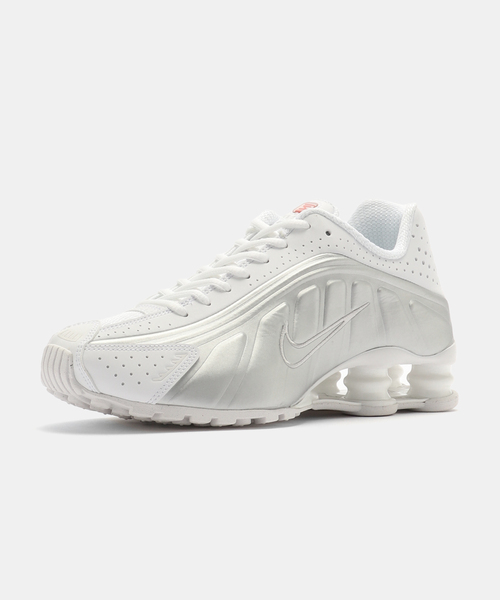 NIKE(ナイキ)の「NIKE W SHOX R4 AR3565-101(スニーカー・レディース・ホワイト・23cm)」の2枚目の写真