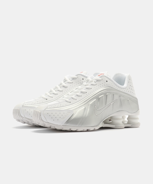 NIKE(ナイキ)の「NIKE W SHOX R4 AR3565-101(スニーカー・レディース・ホワイト・23cm)」の7枚目の写真