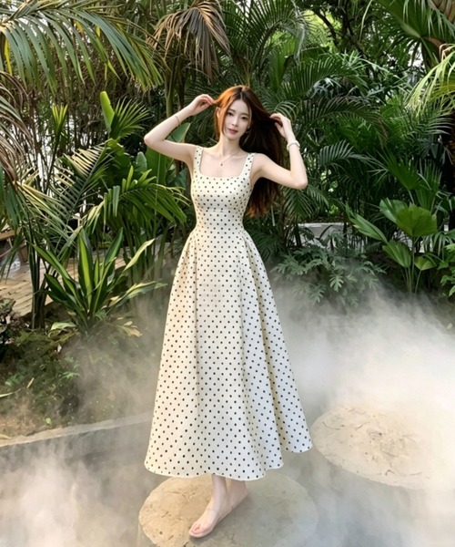FAVORITO(ファヴォリート)の「ドット柄ノースリーブワンピース(ワンピース・レディース・ベージュ・S/M/L)」の4枚目の写真