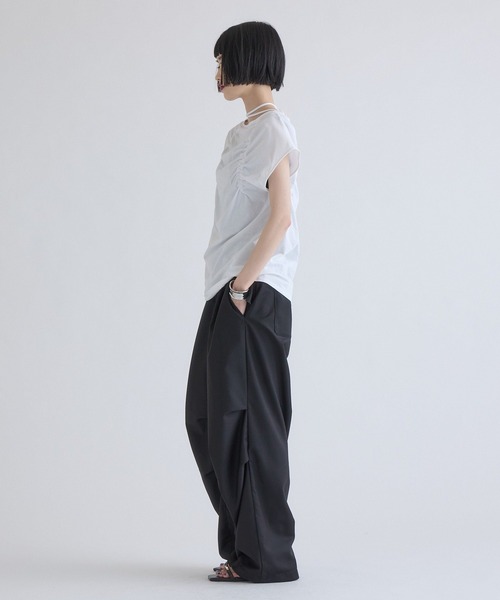 Lui's（ルイス）の「フロントギャザーホルターネックプルオーバーTシャツ（Tシャツ/カットソー・レディース・ブラウン/オフホワイト/ブラック・FREE）」の14枚目の写真