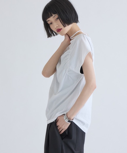 Lui's（ルイス）の「フロントギャザーホルターネックプルオーバーTシャツ（Tシャツ/カットソー・レディース・ブラウン/オフホワイト/ブラック・FREE）」の8枚目の写真