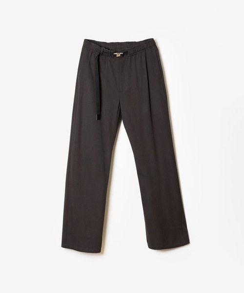 ATTACHMENT(アタッチメント)の「ウォッシャブルハイツイストギャバジン イージー バックル バルーントラウザーズ / WASHABLE HIGH TWIST GABARDINE EASY BUCKLE BALLOON TROUSERS(スラックス・メンズ・ダークカーキ/ブラック・2)」の2枚目の写真