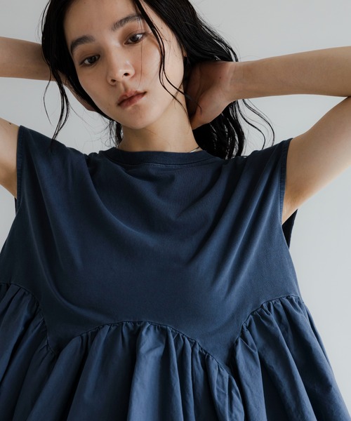 LOWRYS FARM(ローリーズファーム)の「ドッキングペプラムノースリーブ 1032148(Tシャツ/カットソー・レディース・チャコールグレー/ネイビー/アイボリー・FREE)」の4枚目の写真