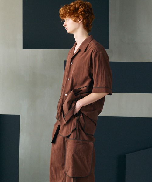 MAISON SPECIAL(メゾンスペシャル)の「《UNISEX》Lyocell Nylon Washer Prime-Over Piping-detailed Switched Open-collar Shirt/リヨセルナイロンワッシャープライムオーバーパイピングスイッチングオープンカラーシャツ【MAISON SPECIAL/メゾンスペシャル】■セットアップ対応■(シャツ/ブラウス・メンズ・ブラック/グレイッシュベージュ/ブラウン・1/0/2)」の14枚目の写真