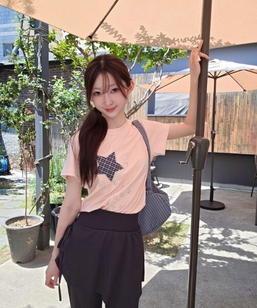 OURSAYSOUR（アワーセイアワー）の「チェックツースターアップリケ刺繍半袖Tシャツライトピンク（Tシャツ/カットソー・レディース・ライトピンク・FREE）」の3枚目の写真