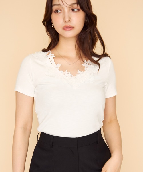 MISCH MASCH(ミッシュマッシュ)の「2026春夏新作 フラワーレースネック半袖トップス(Tシャツ/カットソー・レディース・ホワイト/ブラック/ブラウン・フリ-)」の1枚目の写真