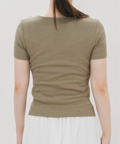 MISCH MASCH(ミッシュマッシュ)の「2026春夏新作 フラワーレースネック半袖トップス(Tシャツ/カットソー・レディース・ホワイト/ブラック/ブラウン・フリ-)」の6枚目の写真