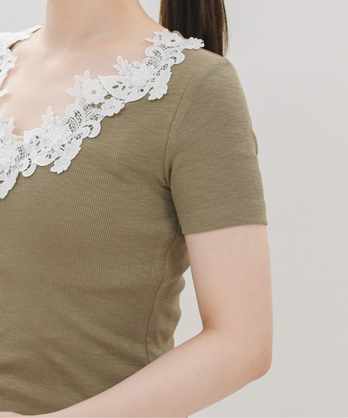MISCH MASCH(ミッシュマッシュ)の「2026春夏新作 フラワーレースネック半袖トップス(Tシャツ/カットソー・レディース・ホワイト/ブラック/ブラウン・フリ-)」の8枚目の写真