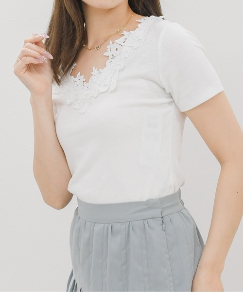 MISCH MASCH(ミッシュマッシュ)の「2026春夏新作 フラワーレースネック半袖トップス(Tシャツ/カットソー・レディース・ホワイト/ブラック/ブラウン・フリ-)」の14枚目の写真