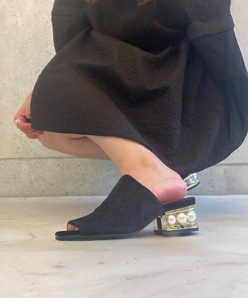 Jeffrey Campbell（ジェフリーキャンベル）の「スエードパールヒールサンダル（サンダル・レディース・ブラック・38/37/36）」の4枚目の写真