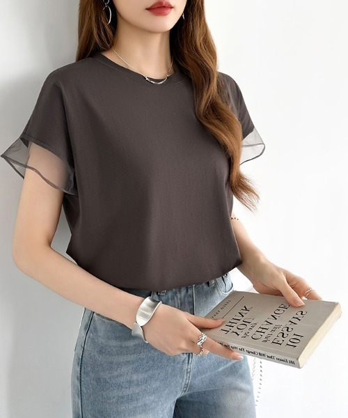 COCOMOMO(ココモモ)の「透け感で差をつける 袖シアーコットンTシャツ シアー 切替 袖チュール トップス カットソー 半袖 Tシャツ チュールドッキング 綿 コットンTシャツ 夏服(Tシャツ/カットソー・レディース・ダークグレー/ブラック/ホワイト・FREE)」の3枚目の写真