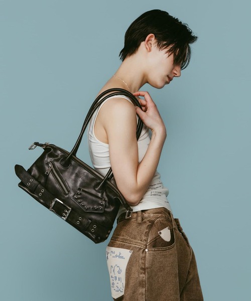 Knuth Marf(クヌースマーフ)の「Knuth Marf / クヌースマーフ rider shoulder bag(ショルダーバッグ・レディース・ブラウン/ブラック・FREE)」の4枚目の写真