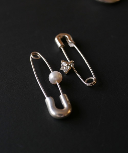 e.m.(イーエム)の「セーフティーピンパールピアス/モチーフ/レディース/メンズ/26A/W(ピアス(片耳用)・レディース・シルバー・FREE)」の5枚目の写真