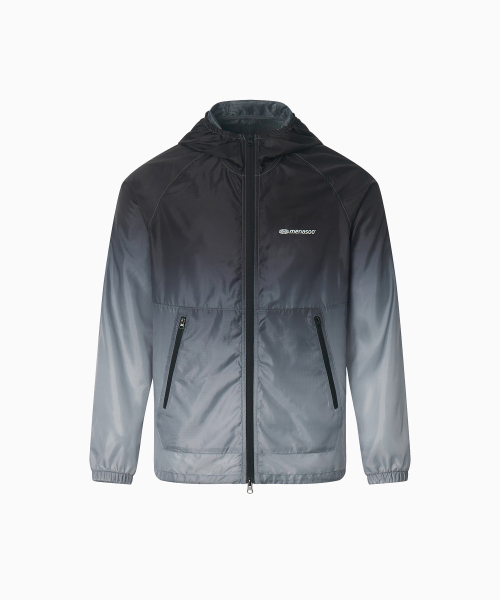 MENASOO（ミナス）の「Unisex Gradient Windbreaker High Neck Jumper_Black（ナイロンジャケット・レディース・ブラック・1/2）」の17枚目の写真