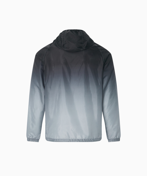 MENASOO（ミナス）の「Unisex Gradient Windbreaker High Neck Jumper_Black（ナイロンジャケット・レディース・ブラック・1/2）」の18枚目の写真