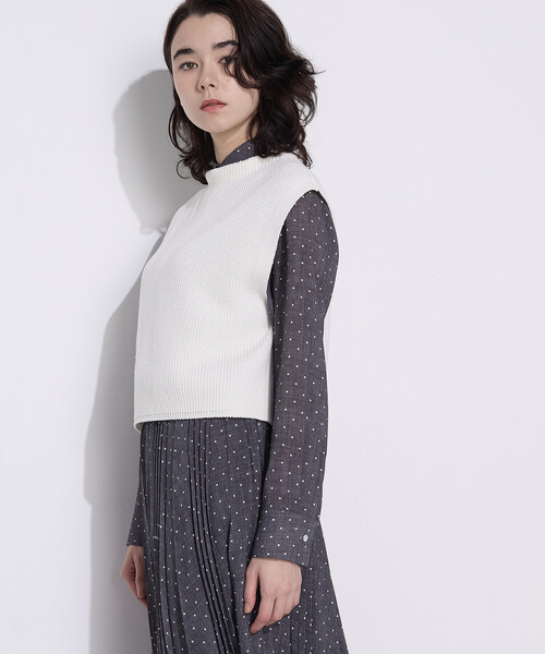 COMME CA(コムサ)の「〔 TALLサイズ 〕 コットンポリエステルリリヤーン 前後切り替えベスト(ニット/セーター・レディース・ネイビー/オフホワイト/ブラック・15号)」の7枚目の写真