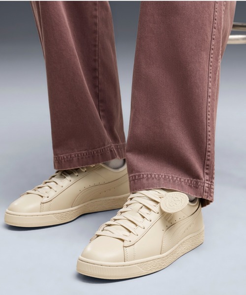 PUMA(プーマ)の「PUMA プーマ ユニセックス スウェード チャールズ F.ステッド LTH スニーカー(スニーカー・メンズ・ブラック×レッド/ホワイト・25.5cm/25.0cm/26.5cm/26.0cm/24.5cm/23.0cm/22.5cm/24.0cm/23.5cm/27.0cm/30.0cm/28.0cm/27.5cm/29.0cm/28.5cm)」の2枚目の写真