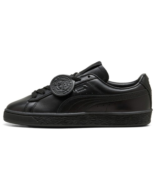 PUMA(プーマ)の「PUMA プーマ ユニセックス スウェード チャールズ F.ステッド LTH スニーカー(スニーカー・メンズ・ブラック×レッド/ホワイト・25.5cm/25.0cm/26.5cm/26.0cm/24.5cm/23.0cm/22.5cm/24.0cm/23.5cm/27.0cm/30.0cm/28.0cm/27.5cm/29.0cm/28.5cm)」の1枚目の写真